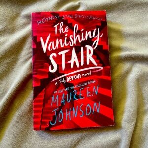 The book - The Vanishing Stair by: Maureen Johnson
